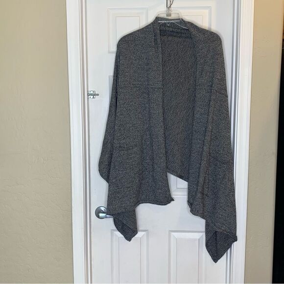 Lululemon Black Live Freely Scarf Shawl Cardigan Gray Wrap OS - Picture 9 of 10